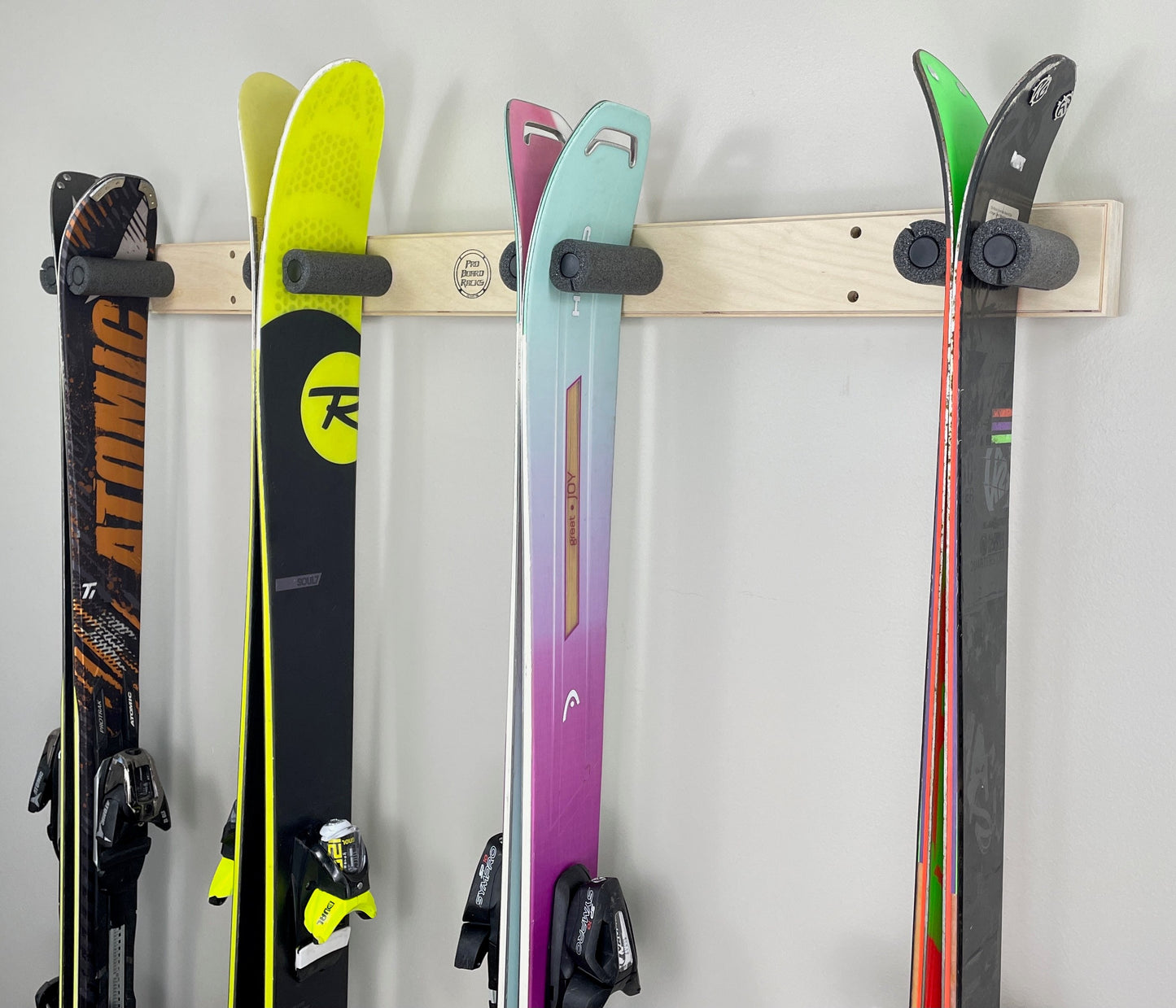 SKI WALL STORAGE RACK