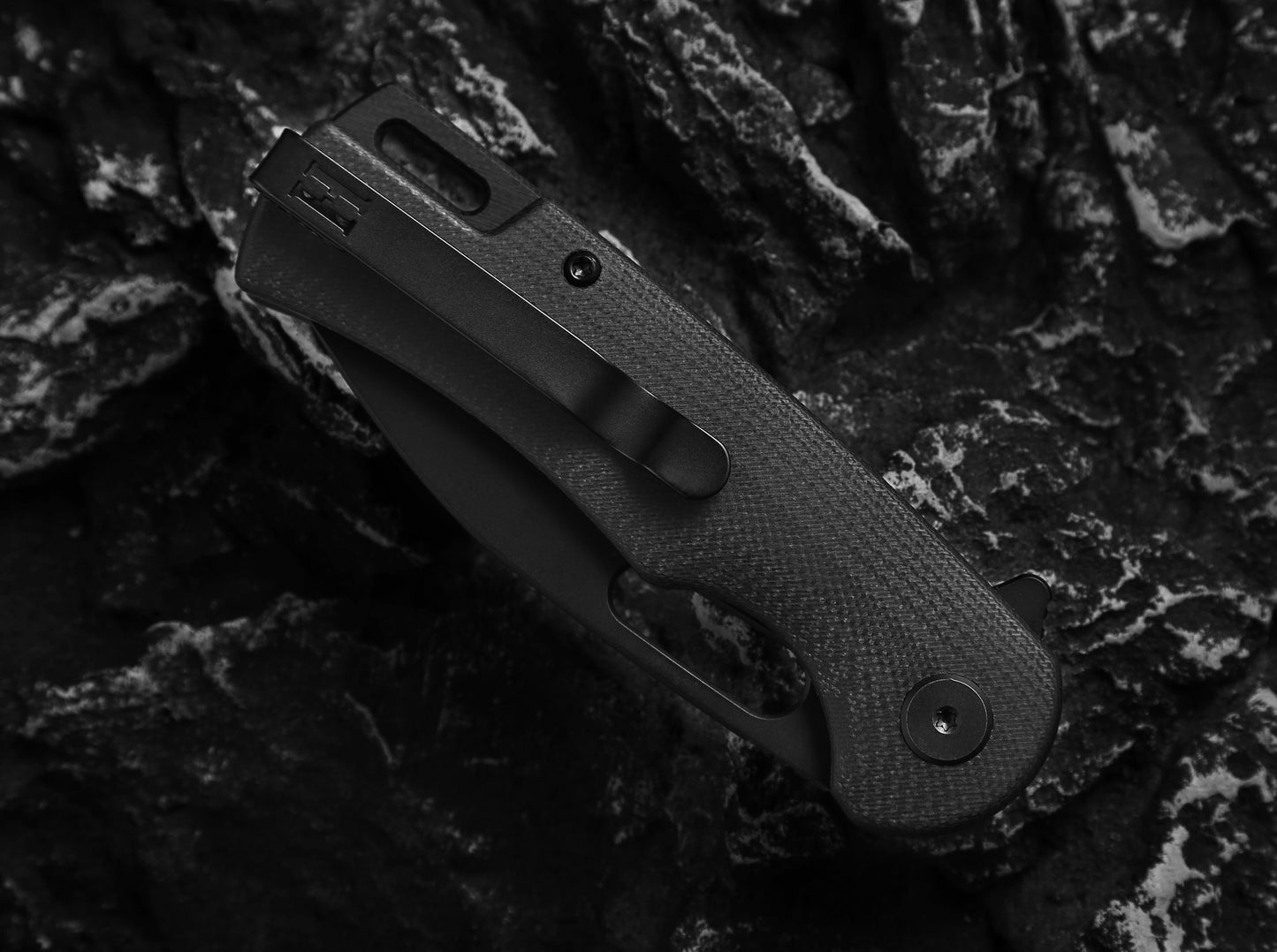 The Venture Point Folding Pocket Knife Giftset for Men and Women (Black and Blue)