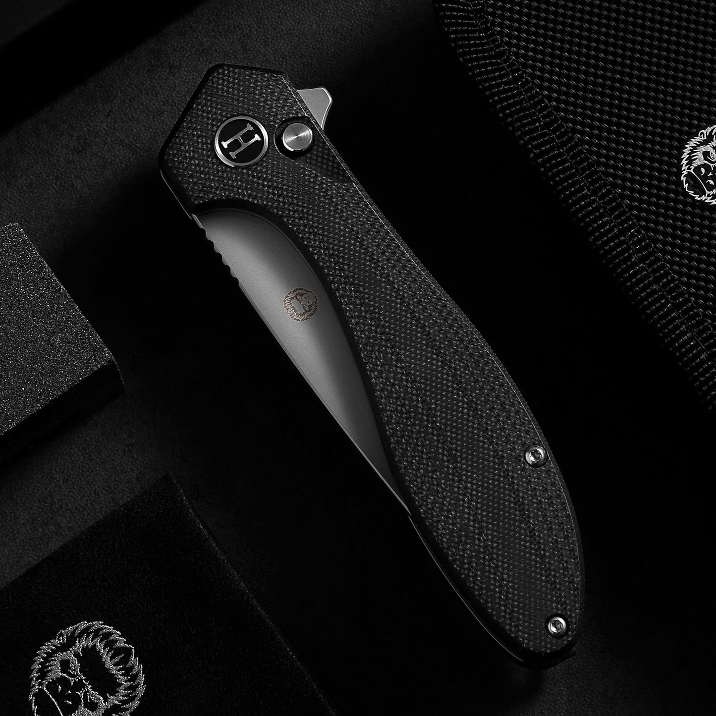 The Vector Folding Pocket Knife Giftset for Men and Women (Black and Silver)