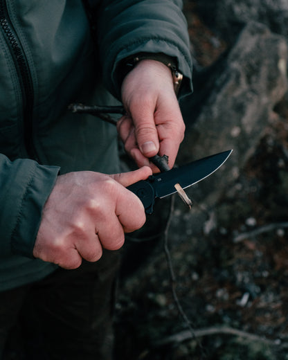 The Straight Back Folding Pocket Knife Giftset for Men and Women (Black and Blue)