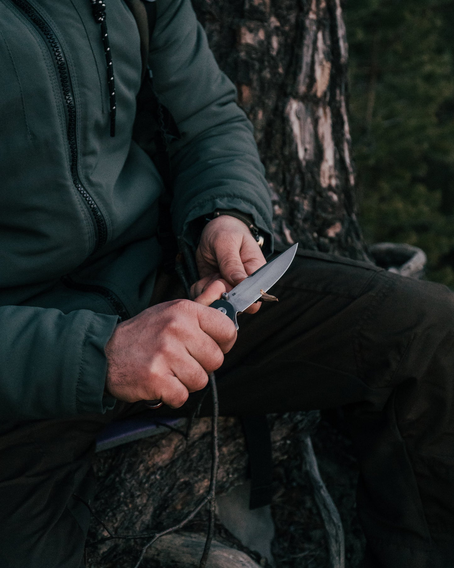 The Straight Back Folding Pocket Knife Giftset for Men and Women (Silver and Black)